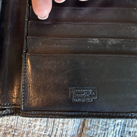 Vintage Dooney and Burke Black Leather Wallet - Picture 4 of 7